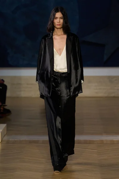 Look 15